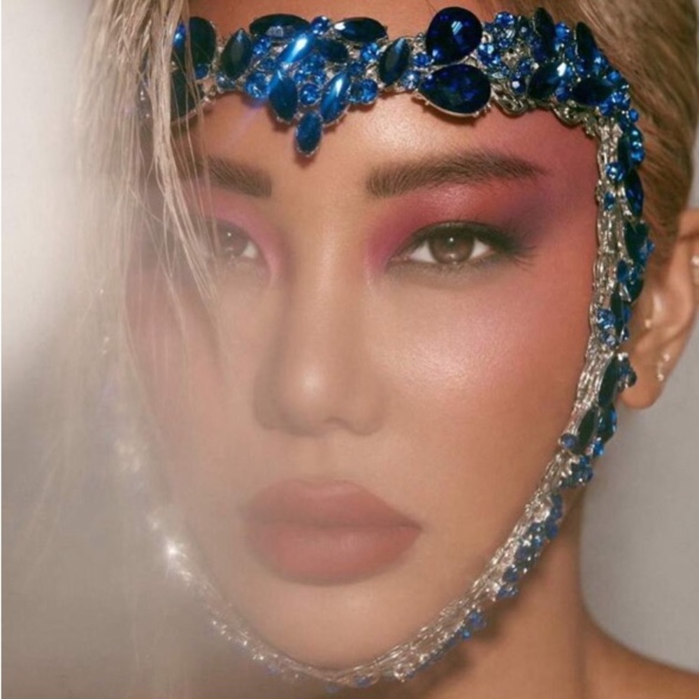 Face jewelry faux sapphire stones